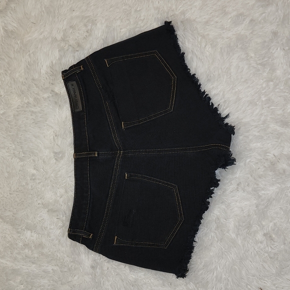 Distressed short - Picture 2 of 6